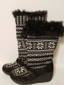 white knit boots