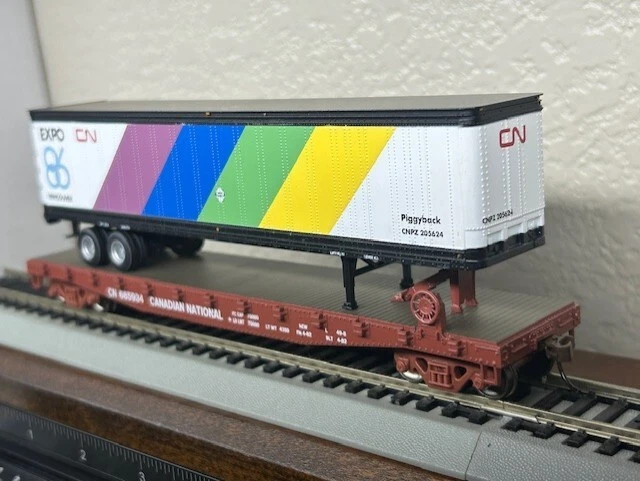 CANADIAN NATIONAL - 59ft FLAT CAR w/ 45 ft TRAILER TOFC / EXPO 86 - HO Scale NEW - Image 2 of 4