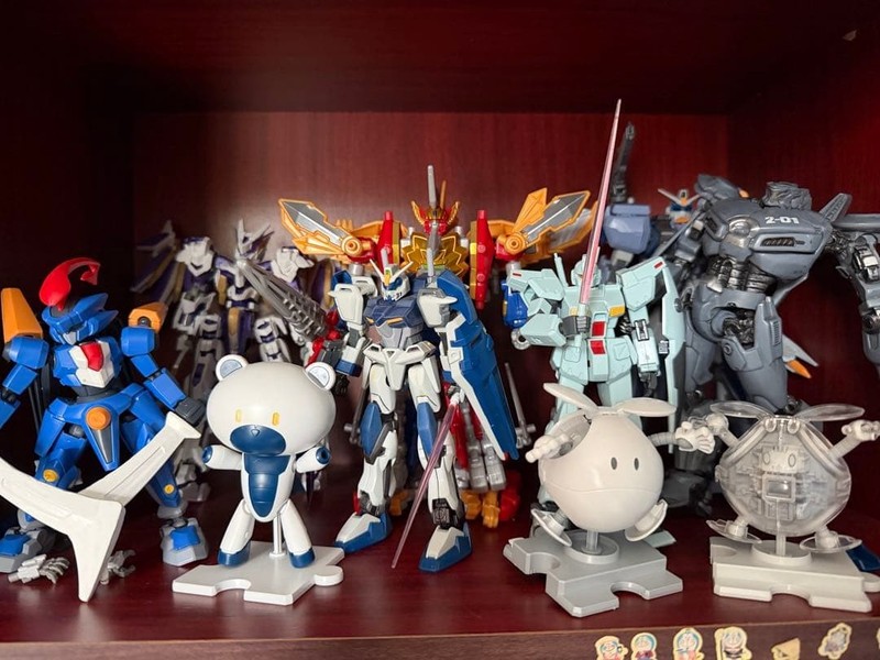 Gundam Gunpla 10 Lot Junk Plastic Model Kit Assorted Mixed With Extra Parts