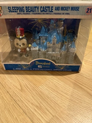 Funko Pop! Town: Disney - Sleeping Beauty Castle and Mickey Mouse #21