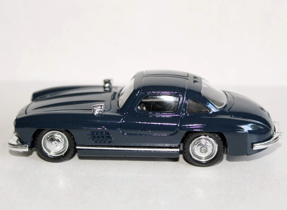 SOLIDO 1/43 N°4502 MERCEDES 300 SL 1954 BLEU MARINE VOITURE AUTOMOBILE MINIATURE - Photo 2/4