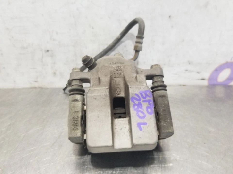 Toyota RAV 4 2018 Limited pinza de freno conductor trasero izquierdo Foto 3 de 4