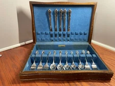 Vintage Wm Rogers & Son Silverplate Silverware Set In Original Wooden Box