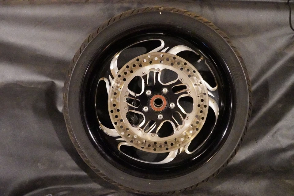 Juego de llantas traseras delanteras Performance Machine Rival para Harley Touring FLHT 09-21 Foto 2 de 4