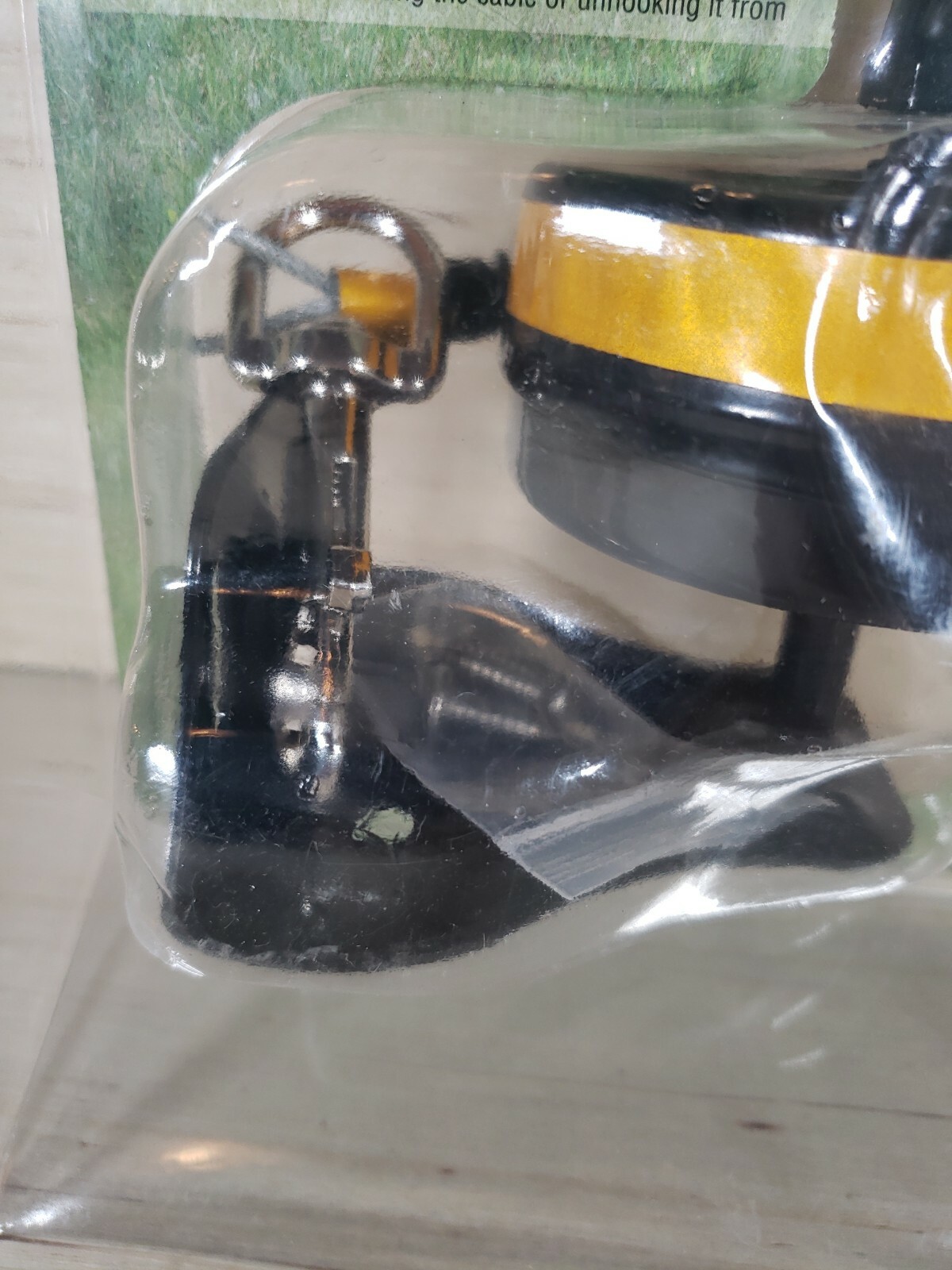 Howard Pet Products Retractable Tie Out Reel Dog Yard Bracket Mount Up