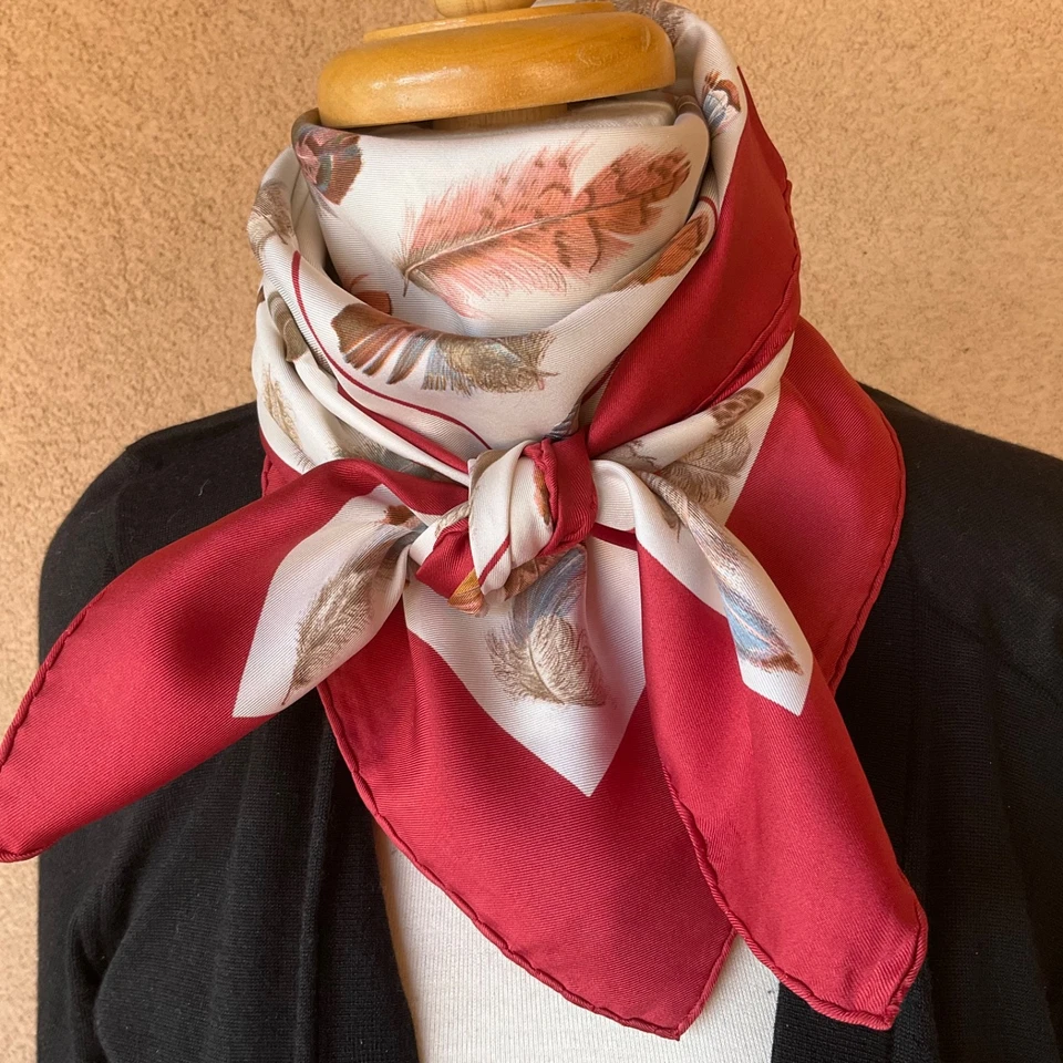 Hermes 100% Silk Twill Scarf PLUMES 90 cm  w/box by Henri de Linares Very Good - Image 3 of 4