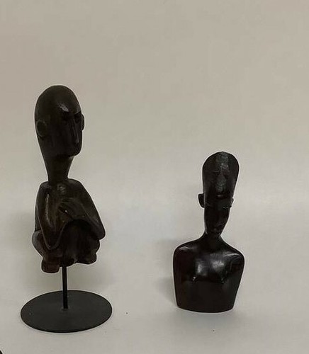 Kleine afrikanische geschnitzte Holzfiguren