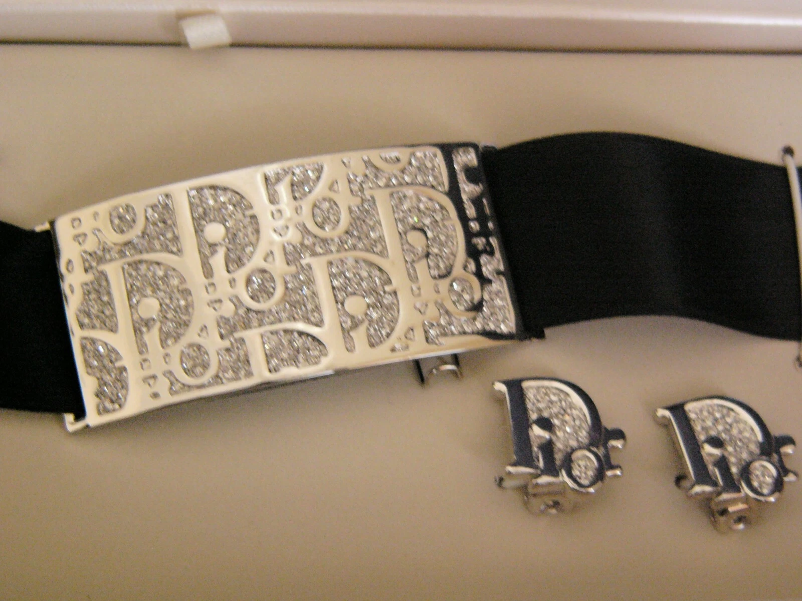 Lot de boucles d'oreilles vintage Christian Dior tour de cou en argent et clipsées