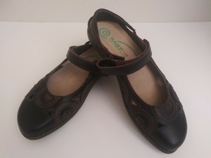 naot closed toe sandals