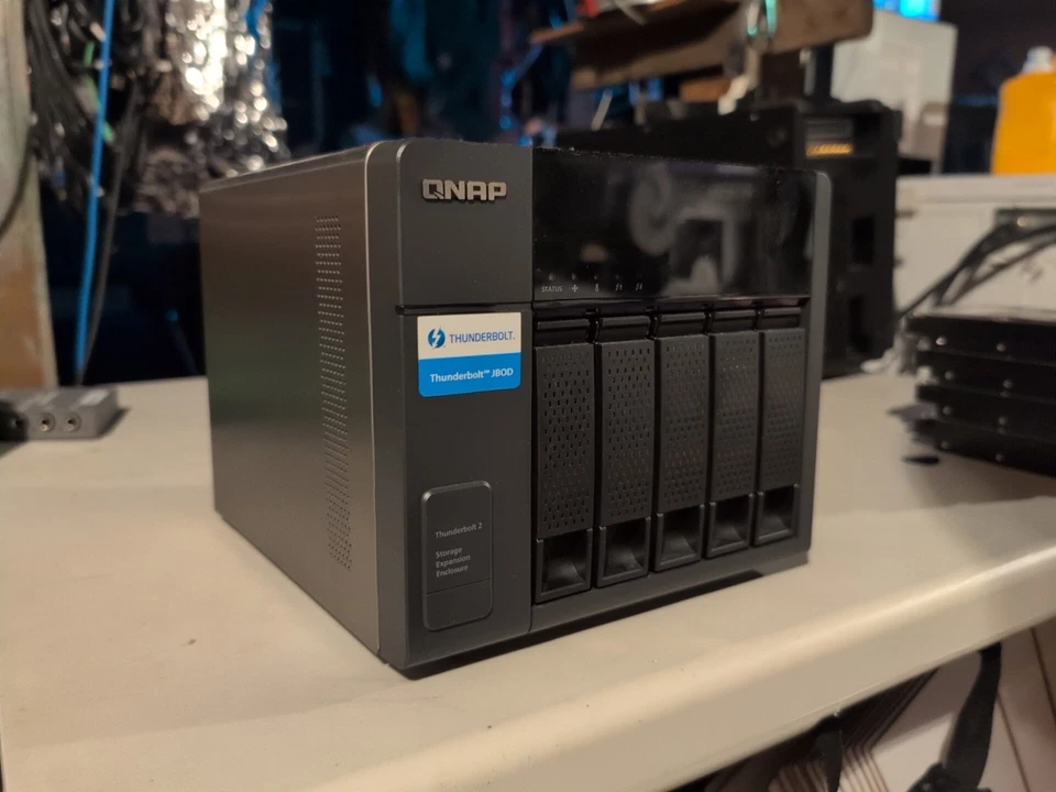 QNAP TX-500p W/ 4x 3TB Seagate Barracuda - Image 3 of 4
