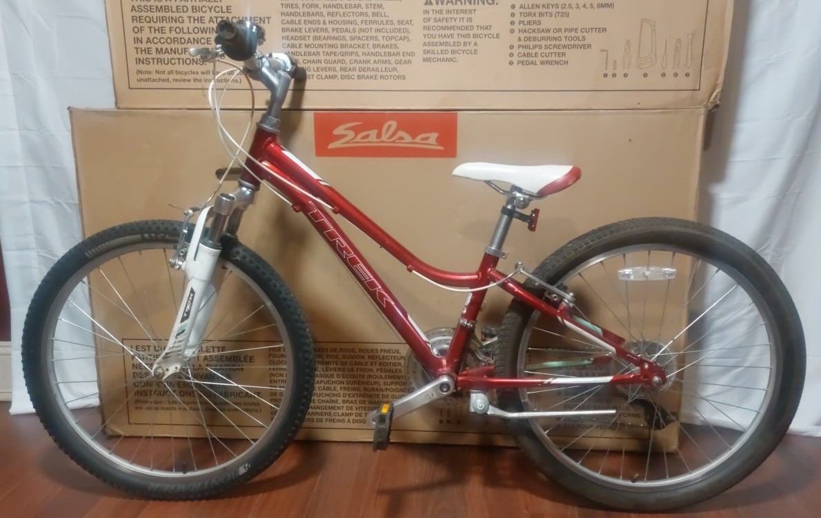 Trek MT220 Youth Mountain Bike! 12” Aluminum frame- 21 Speed