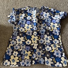 Zoe  Chloe Scrub Top Flowers Size M