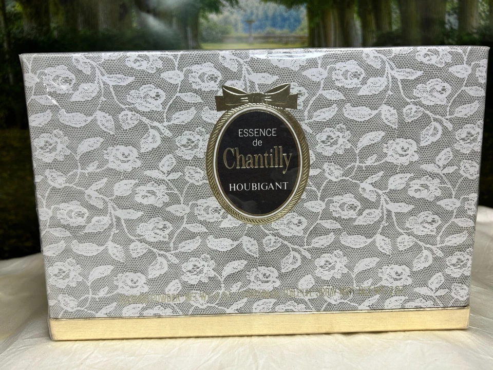 ESSENCE DE CHANTILLY BY HOUBIGANT 170G POLVO PARA POLVO/60ML EDT SPRAY (JUEGO DE REGALO) Foto 2 de 4