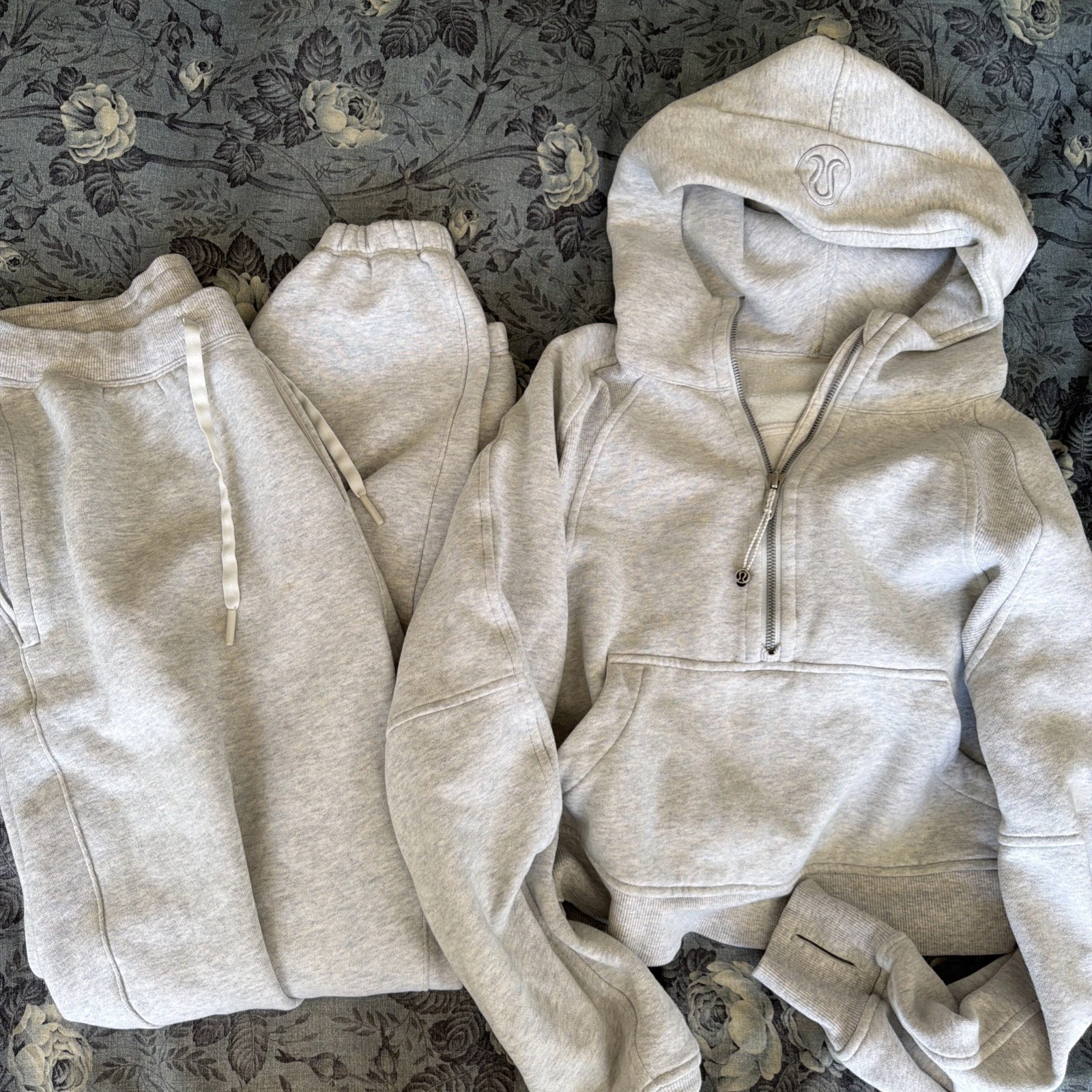 Women’s Size Small Lululemon Light Weathered Grey Scuba Sweat Set ￼