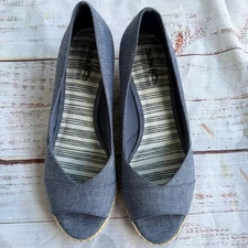 COACH AND FOUR women’s size 8 Blue denim wedge slip on