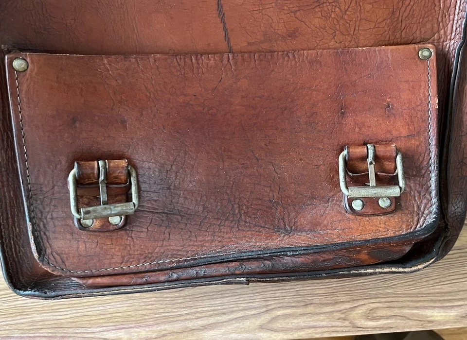 Maletín de cuero marrón oscuro vintage de los años 50 con cierre de hebilla hecho en Francia 15x12 Foto 3 de 4