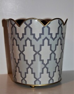 Vtg METAL Footed WHITE/GRAY Mini Vanity WASTEBASKET w/Scallops GOLD Edges SMALL