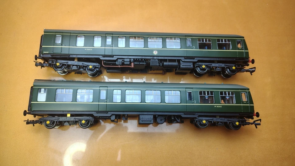 Bachmann 32-900B OO Class 108 Two Car DMU BR Green w/ Speed Whiskers 8 DCC Boxed - Image 3 of 4