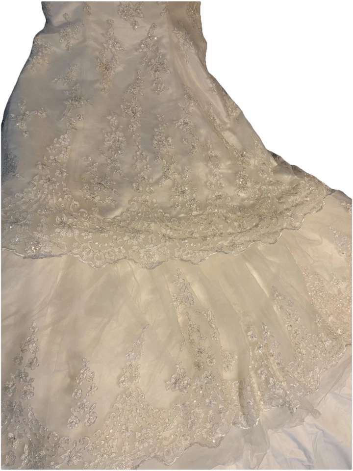 Professionally Cleaned Size 18 Wedding Dress With Built In Bustle. Stored In Box - Image 2 of 4