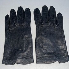 Vtg black leather gloves that button at wrist