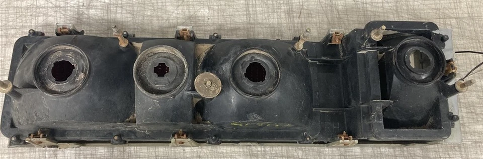 Lámpara trasera derecha Buick Electra 1977 usada y Limited con lámpara de respaldo Foto 3 de 4