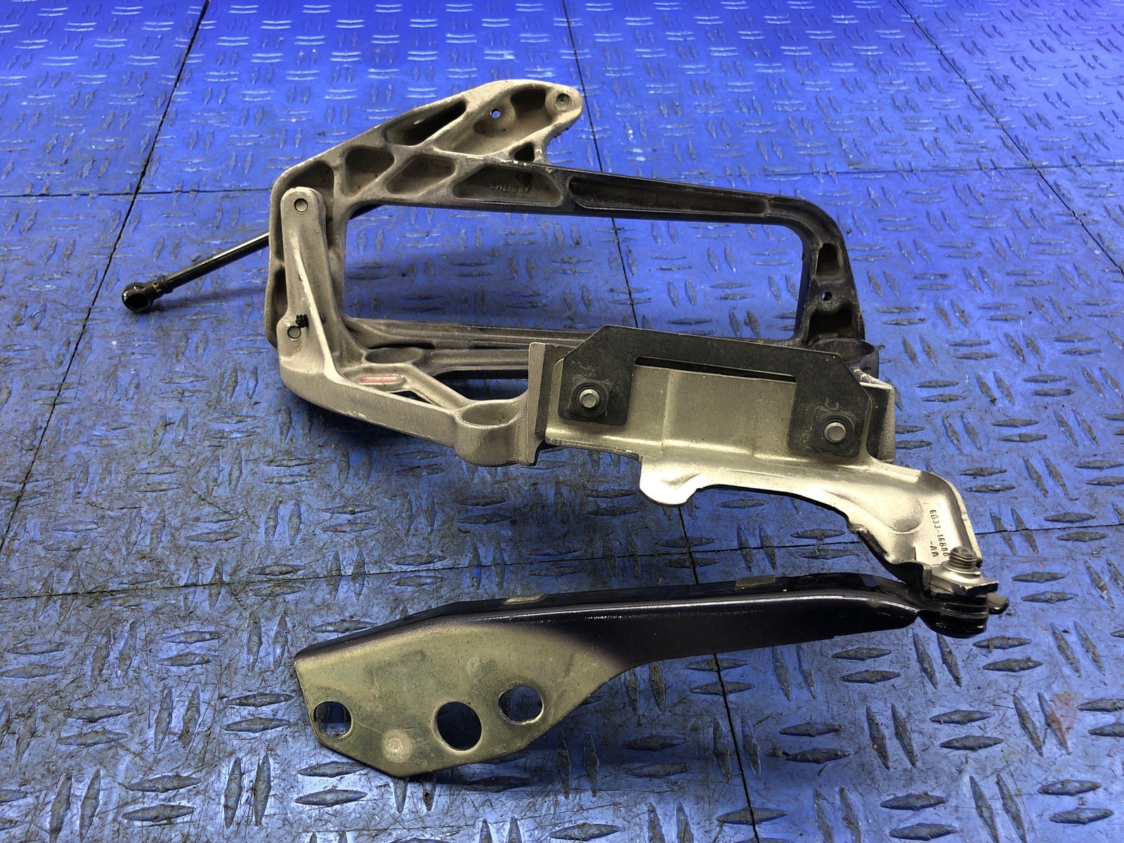 2006-2011 ASTON MARTIN VANTAGE V8 FRONT RIGHT LEFT HOOD HINGE SET BLUE OEM 2007