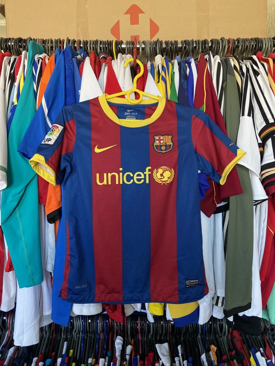 BARCELONA 2010 2011 HOME SHIRT JERSEY NIKE 382337-486 sz M BOYS BARCELONA 2010 2011 HOME SHIRT JERSEY NIKE 382337-486 sz M BOYS
