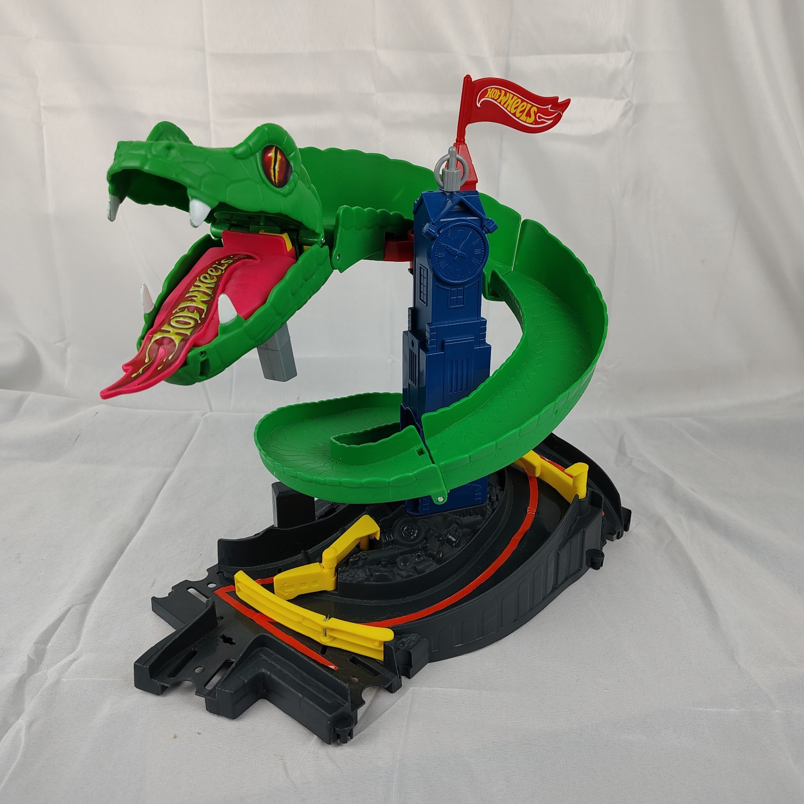2017 Hot Wheels City Cobra Crush Playset