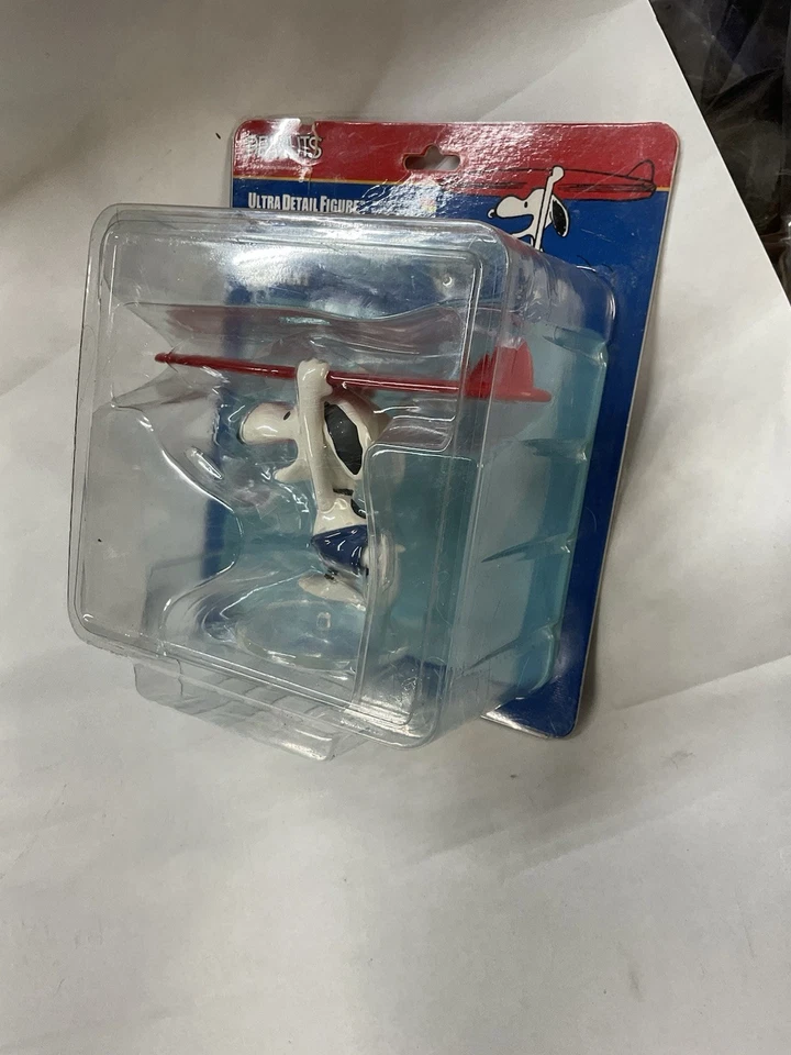 Figura Ultra Detalle Difícil de Encontrar Peanuts Snoopy Surfer Medicom Nueva en Caja Foto 4 de 4
