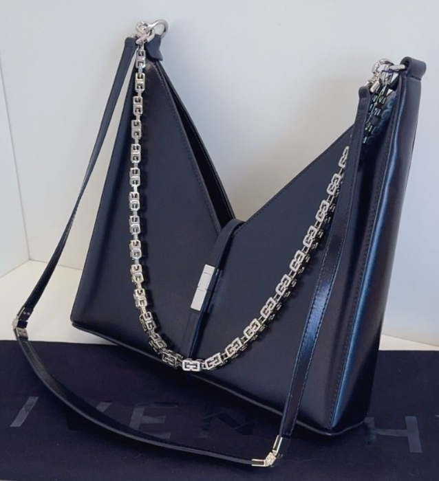 Givenchy Cut-out PM Classic Chain Strap 2WAY Shoulder bag