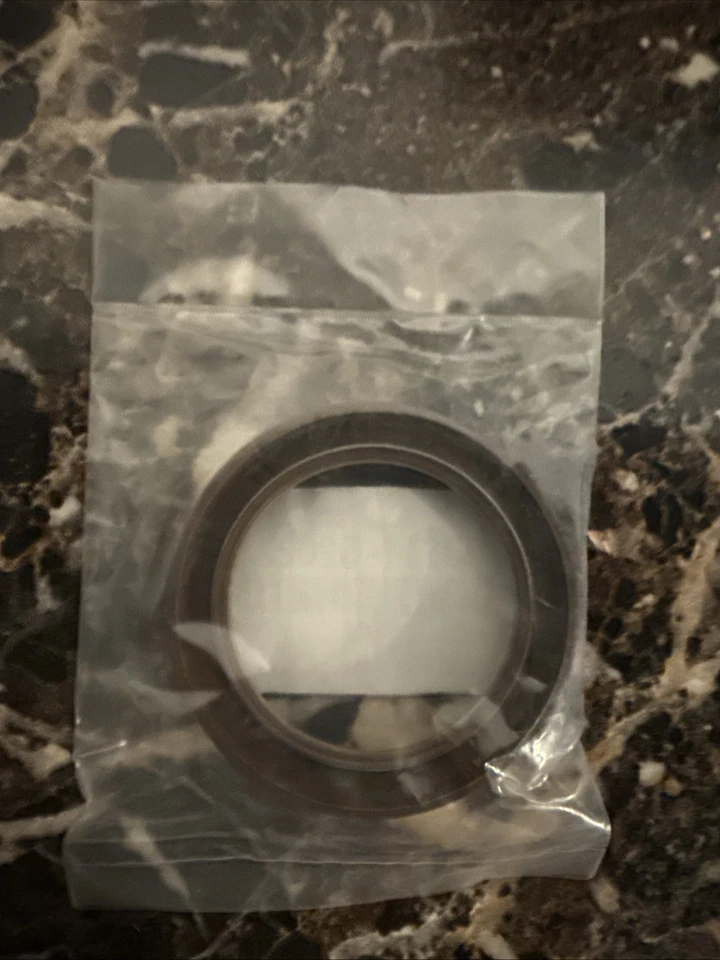 New Genuine Toyota LC80 Lexus LX450 Engine Crankshaft Oil Seal  90311-52022 - Image 2 of 2