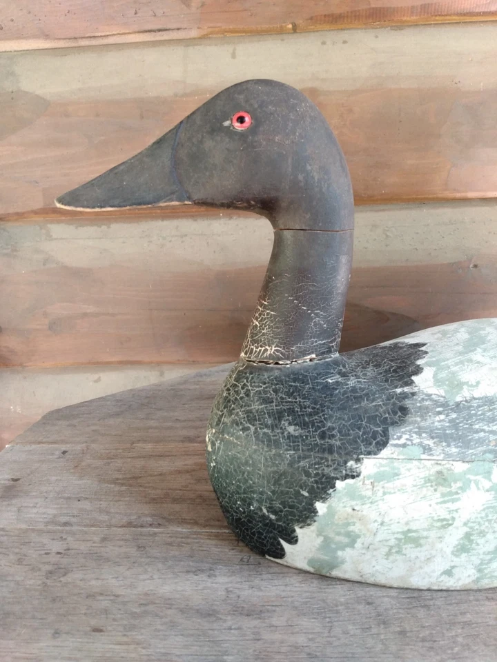 Antiguo señuelo de madera Drake con respaldo de lona estilo cabeza alta hombros festoneados Foto 4 de 4