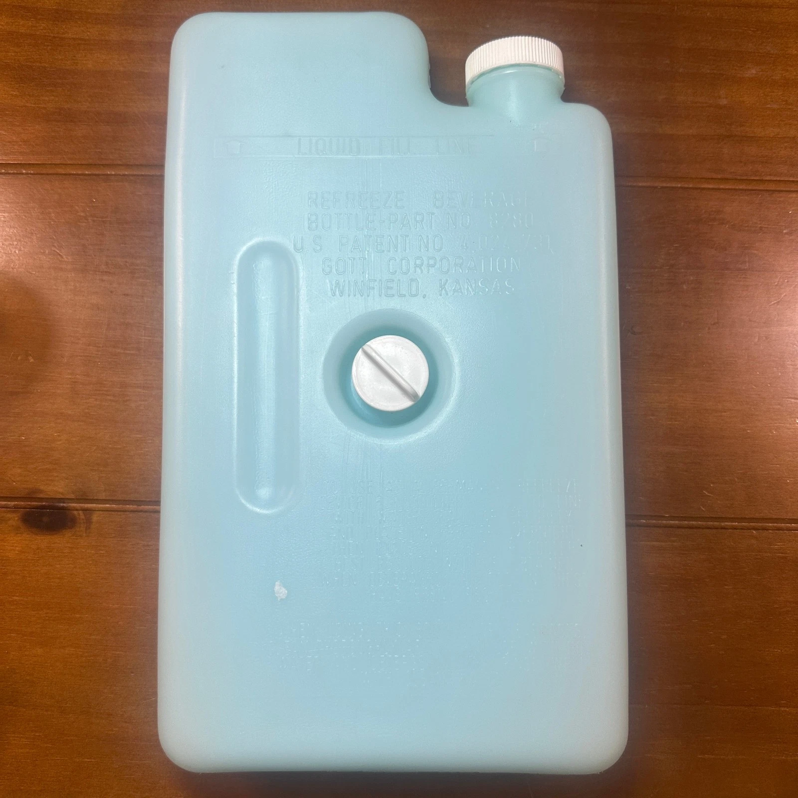 Vintage Rubbermaid Gott Screw In Refreeze Beverage Bottle 8280 Cooler Ice Pack