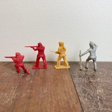 Tim Mee Toys Vintage Plastic Toy Frontiersmen Soldiers Figures Red Tan Gray