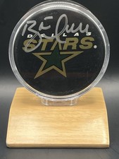 Brett Hull Dallas Stars Autograph Puck Comes With Case But Case Has A Few Cracks