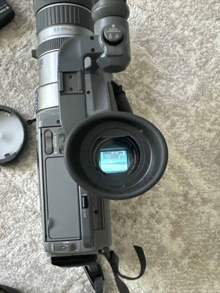 SONY CCD-VX3 Handycam PRO 3CCD Hi8 Video Camera Camcorder Hi-8 8mm Skateboarding - Image 4 of 4