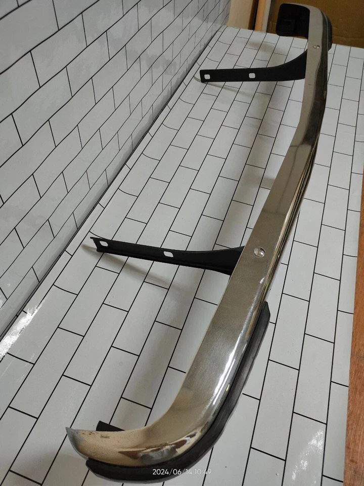 Parachoques delantero usado Mitsubishi Dodge Colt 1971-77 Lancer 1400 1600 A70 A71 A75 Foto 3 de 4