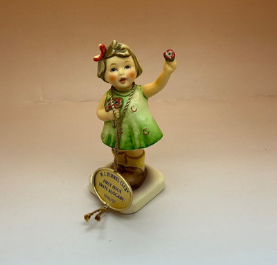 Goebel M.I. Hummel figurine #793 ''Forever Yours'' ''  Germany 1st Issue
