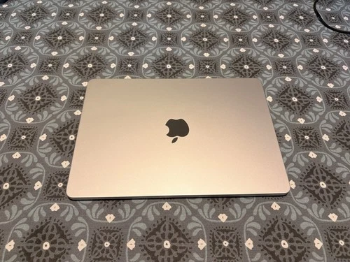 MacBook Air M2 512GB STORAGE 8GB RAM 13"6 HIGH RETINA DISPLAY