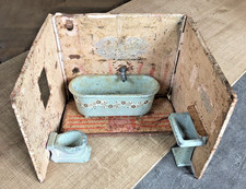 Salle de bain WC tôle métal laqué Maison de poupée 15x16,5x15 cm jouet ancien.