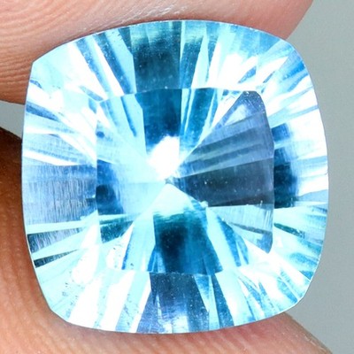 Kissen Konkavschliff Schweizer Blautopas 7,84ct 11,5mm Marvelous Gem Full Fire