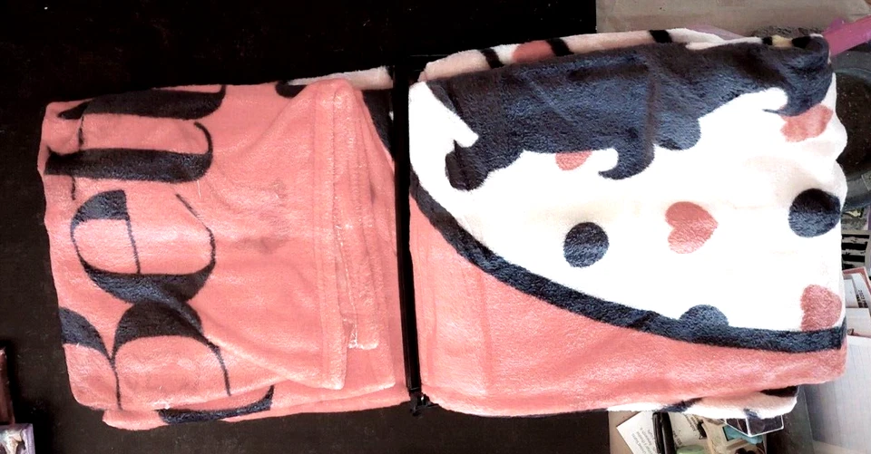 New Betty Boop (Coral) Fleece Throw Blanket - Image 3 of 4