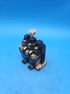 Allen Bradley 42185-800-01 3-Pole Overload Relay NEMA A600. W32 Heating Elements