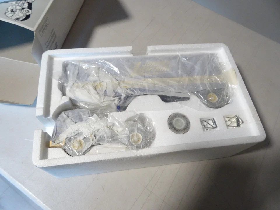 NEW FIRST GEAR 1953 WHITE 3000 1:34 JOHNNY LIGHTNING TRACTOR W/ 30’ TRAILER RARE - Image 2 of 4