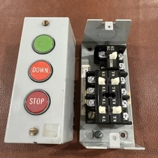 SIEMENS/FURNAS 50MA3NPE 3 BUTTON CONTROL STATION UP-DOWN-STOP