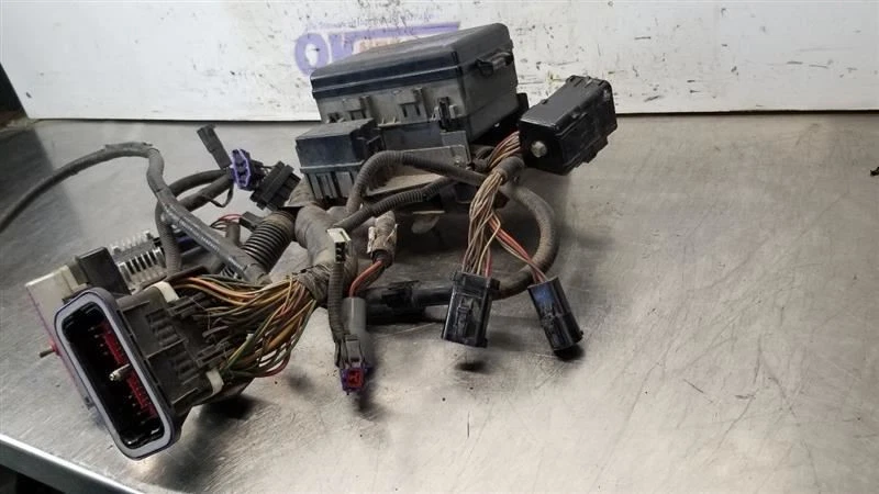 CAJA DE FUSIBLES MOTOR FORD F250 HD 97 7,5 L  Foto 3 de 4