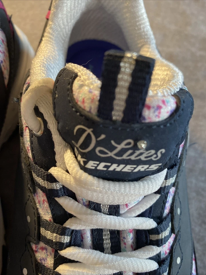 SKECHERS Wide Fit Cooled MEMORY FOAM D’Lites Sz 7.5 Blue New - Image 3 of 4