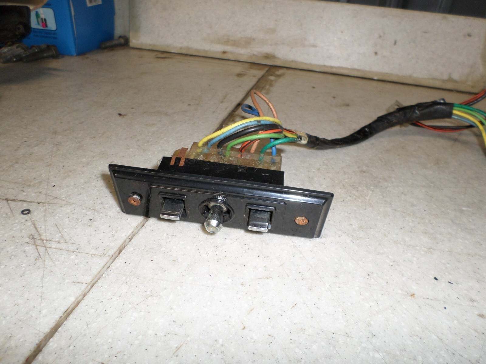 82 92 Camaro POWER SEAT TRACK SWITCH w WIRING HARNESS Driver Side 87 88