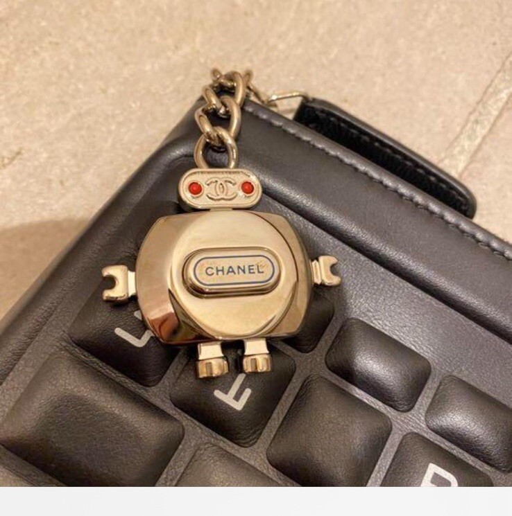 CHANEL - 【限定】CHANEL SUITES KEY Chanel Classic Zipped Key holder Black Quilted Caviar with