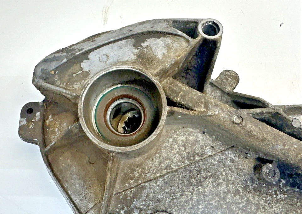 OEM 2002 Polaris Trail 550 Snowmobile Engine Motor Chaincase Chain Case - Image 4 of 4